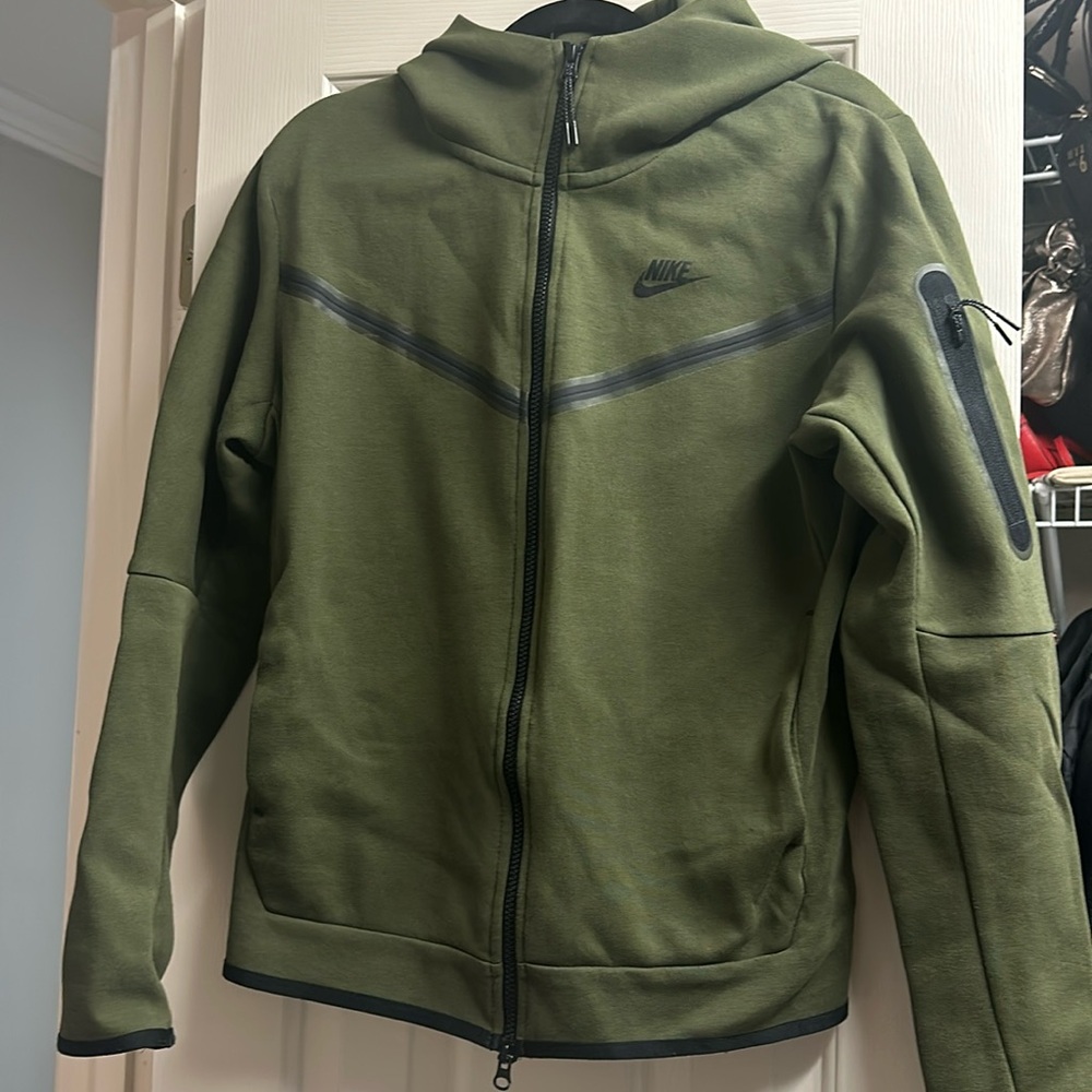 Nike tech. Gently used. Mens size Medium. Olive green